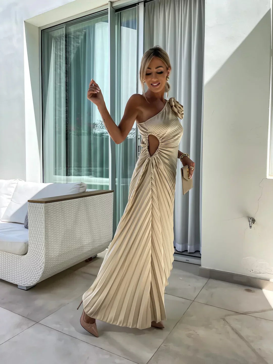 Robe Émeraude Royale – Élégance Asymétrique & Éclat Raffiné