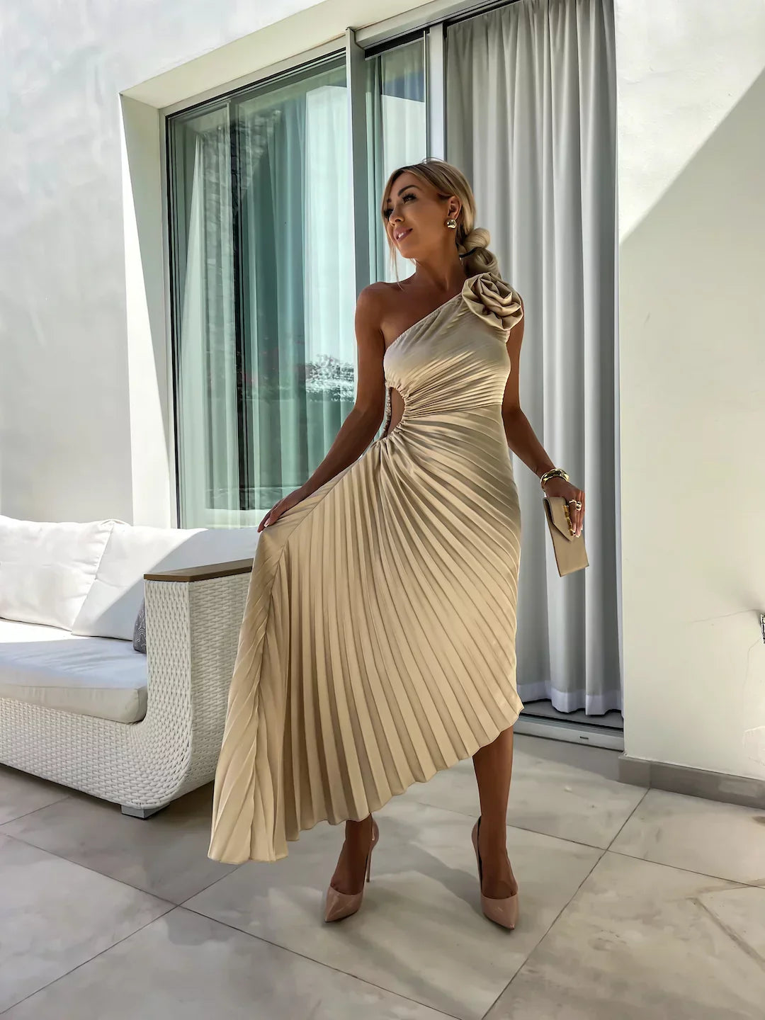 Robe Émeraude Royale – Élégance Asymétrique & Éclat Raffiné