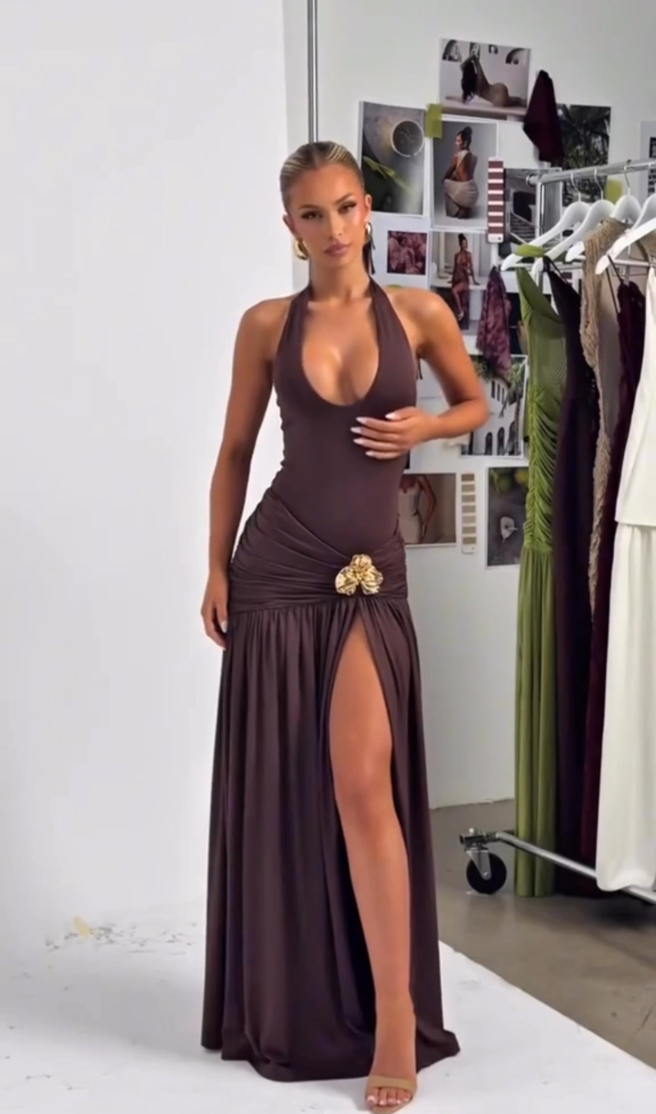 Robe Elira – L’élégance sensuelle, fendue et affirmée