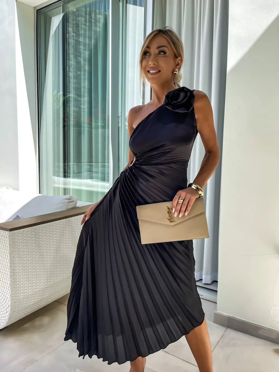 Robe Émeraude Royale – Élégance Asymétrique & Éclat Raffiné