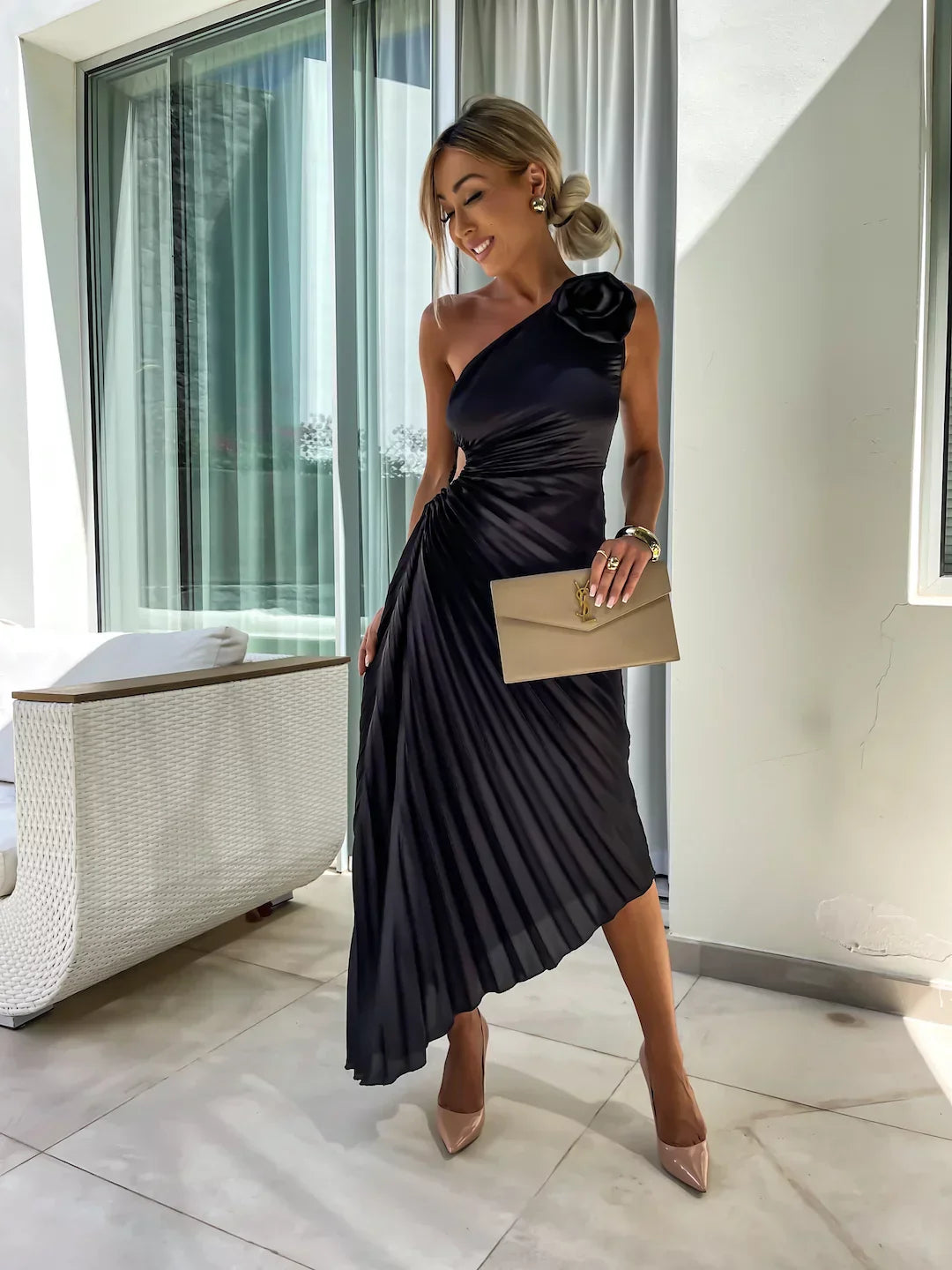 Robe Émeraude Royale – Élégance Asymétrique & Éclat Raffiné